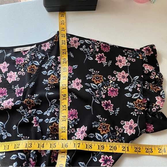 Francesca's Collections Mi Ami Black Puff Sleeve Blouse with Tie Front Blouse - Picture 4 of 5